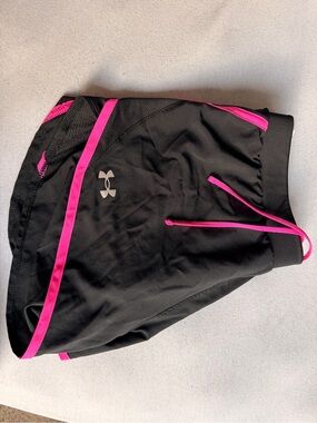 Women y2k athleisure UA shorts SZ M